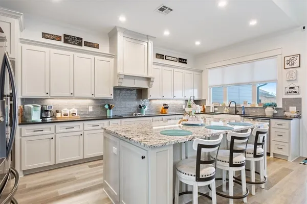 $585,900 | 10116 T Bury Lane, Waco, TX 76708