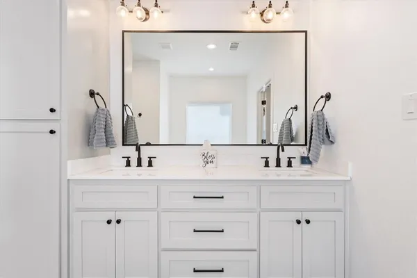 $585,900 | 10116 T Bury Lane, Waco, TX 76708