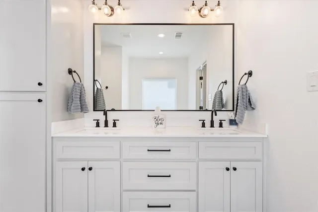 $585,900 | 10116 T Bury Lane, Waco, TX 76708