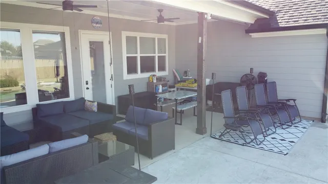 $585,900 | 10116 T Bury Lane, Waco, TX 76708