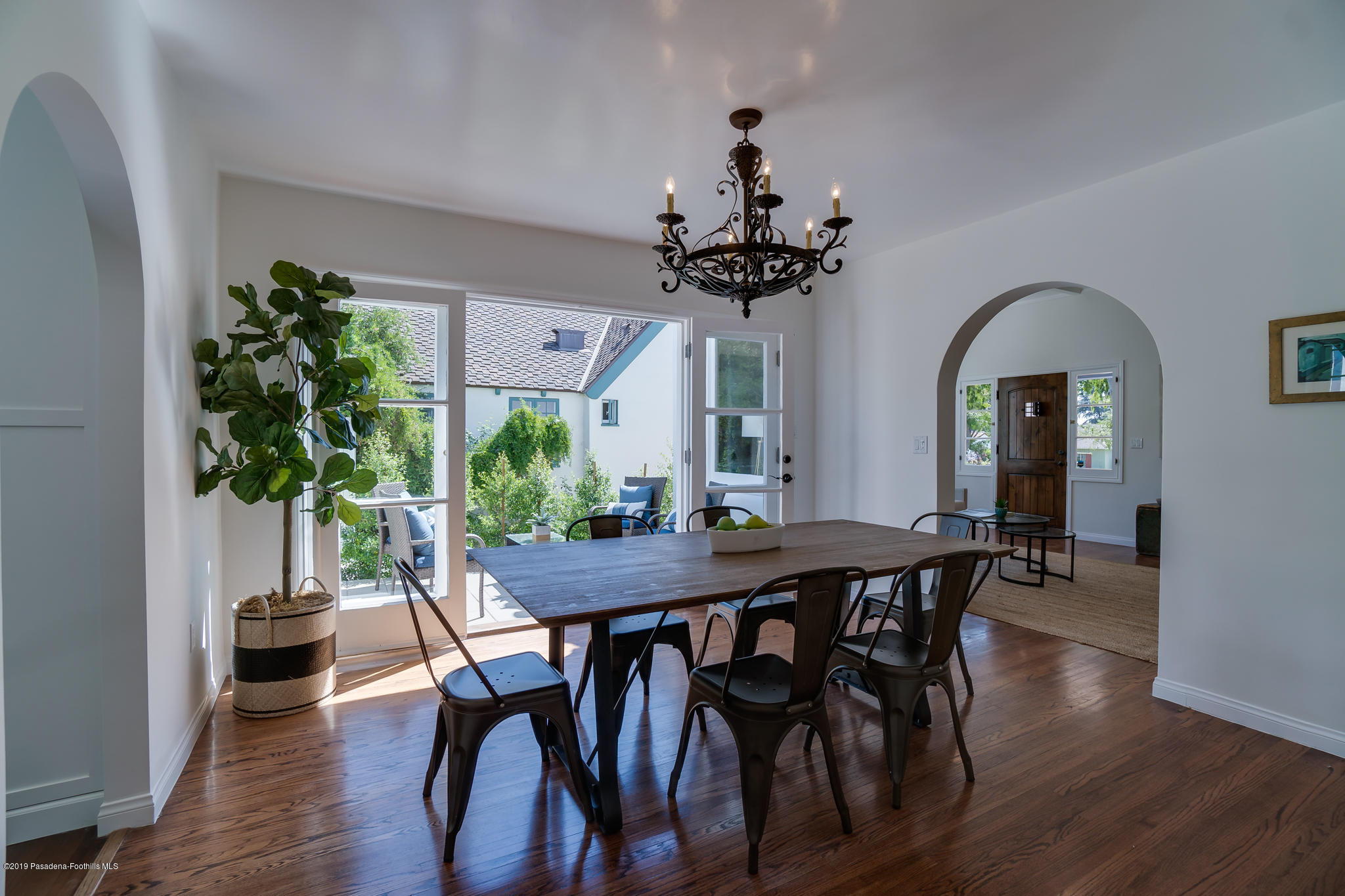 1877 Galbreth Road Pasadena, CA 91104 - Photo 9 of 53 DSC09951