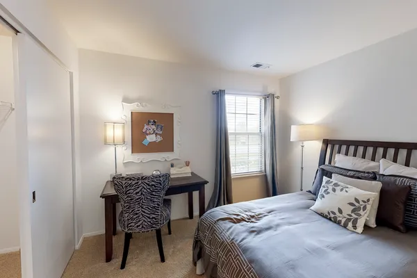 $2,190 | 1128 Johnson Drive, Unit 3521, Buffalo Grove, IL 60089