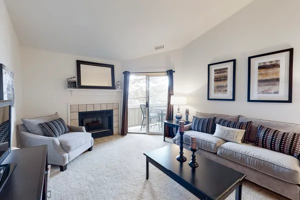 $2,190 | 1128 Johnson Drive, Unit 3521, Buffalo Grove, IL 60089