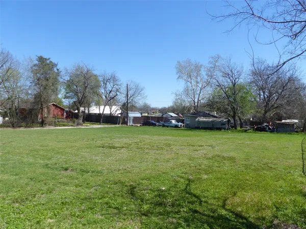 $1 | 0 Schumacher Street, Brenham, TX 77833