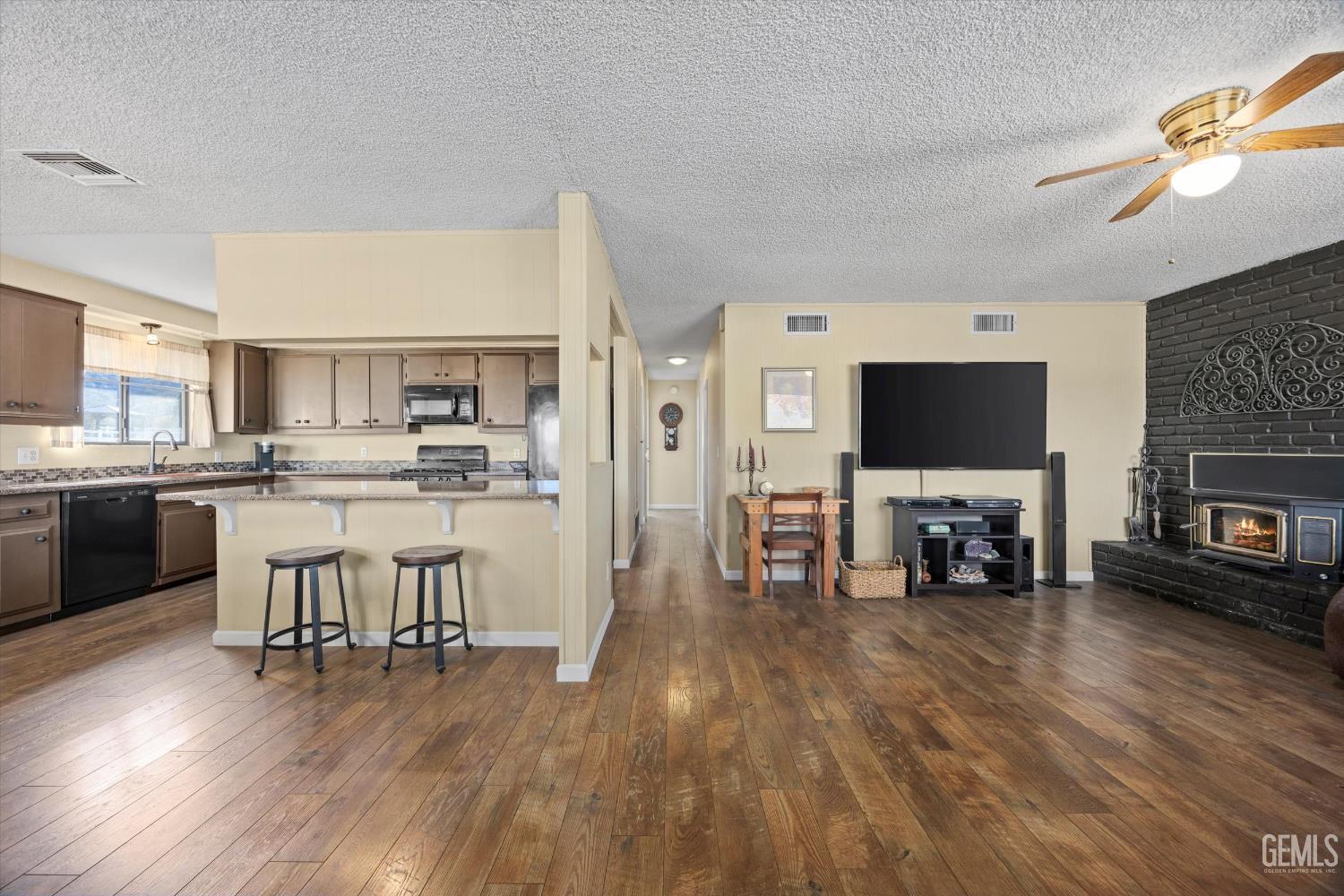 Undisclosed Address Tehachapi, CA 93561 - Photo 5 of 40 a living room with furniture and a flat screen tv