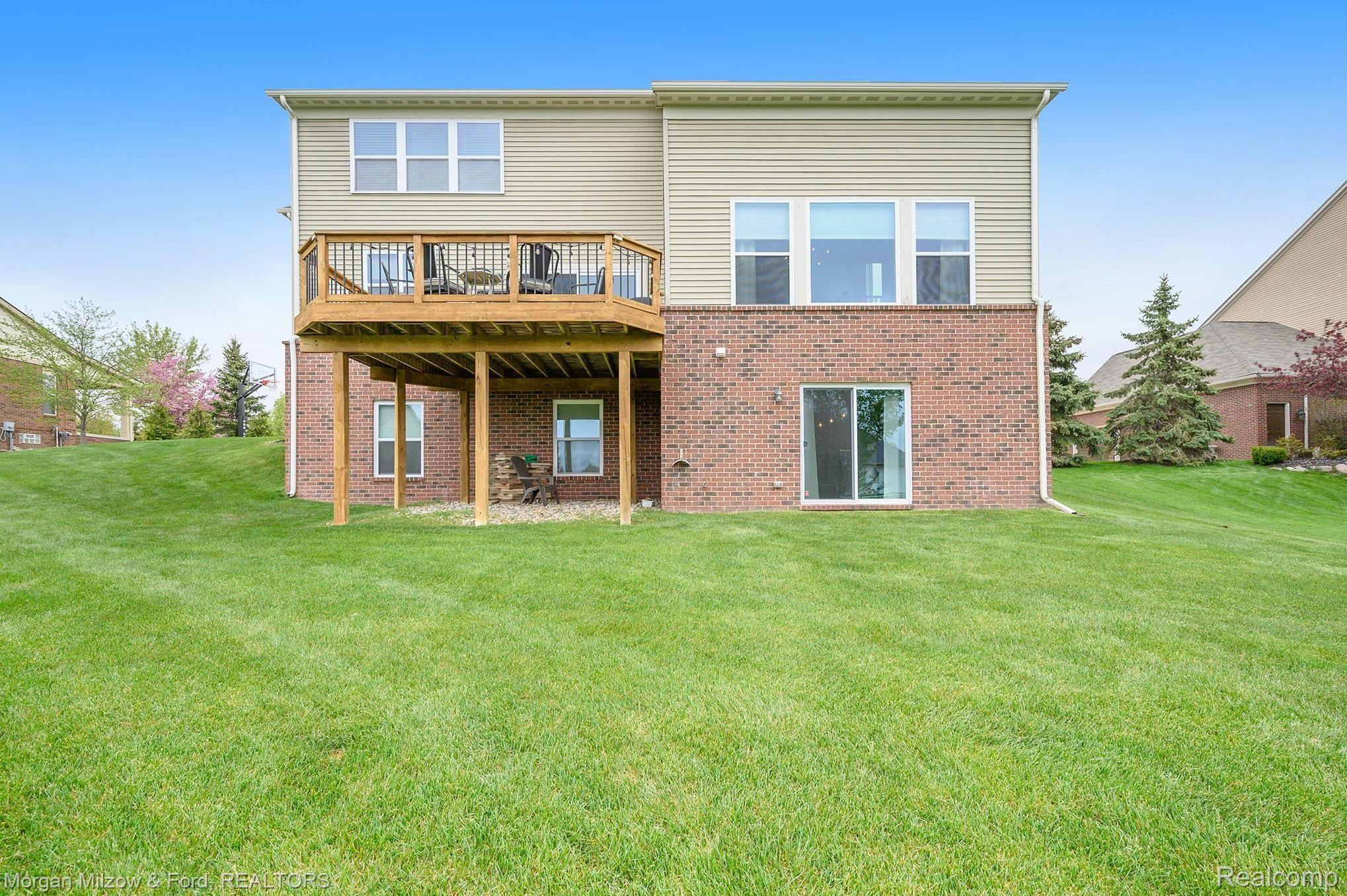 7005 Oakhurst Ridge Road Clarkston, MI 48348 - Photo 48 of 56 Rear elevation