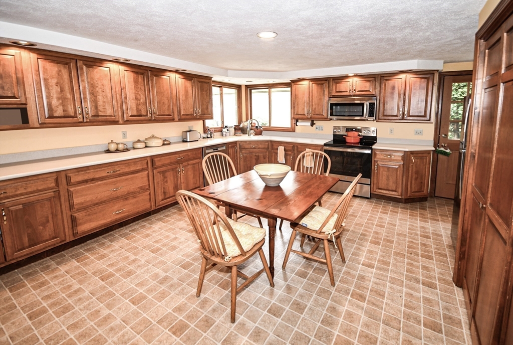 156 Lakeshore Road Boxford, MA 01921 - Photo 7 of 31