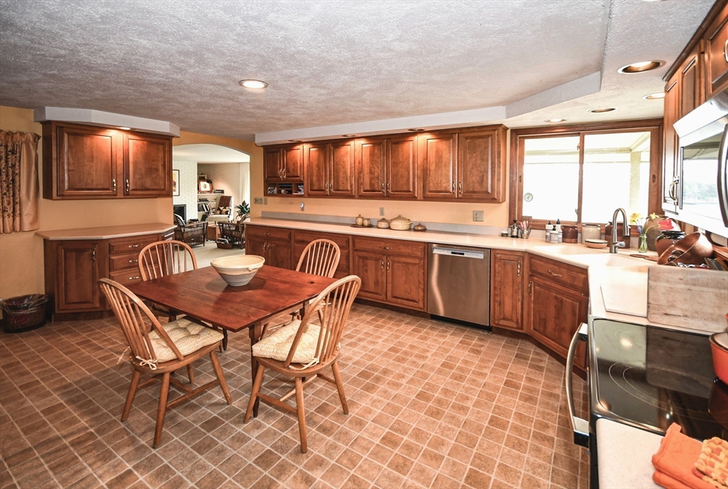 156 Lakeshore Road Boxford, MA 01921 - Photo 10 of 31