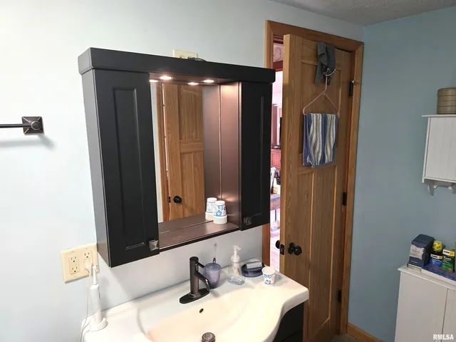 $209,900 | 15234 Highway 123, Tallula, IL 62688