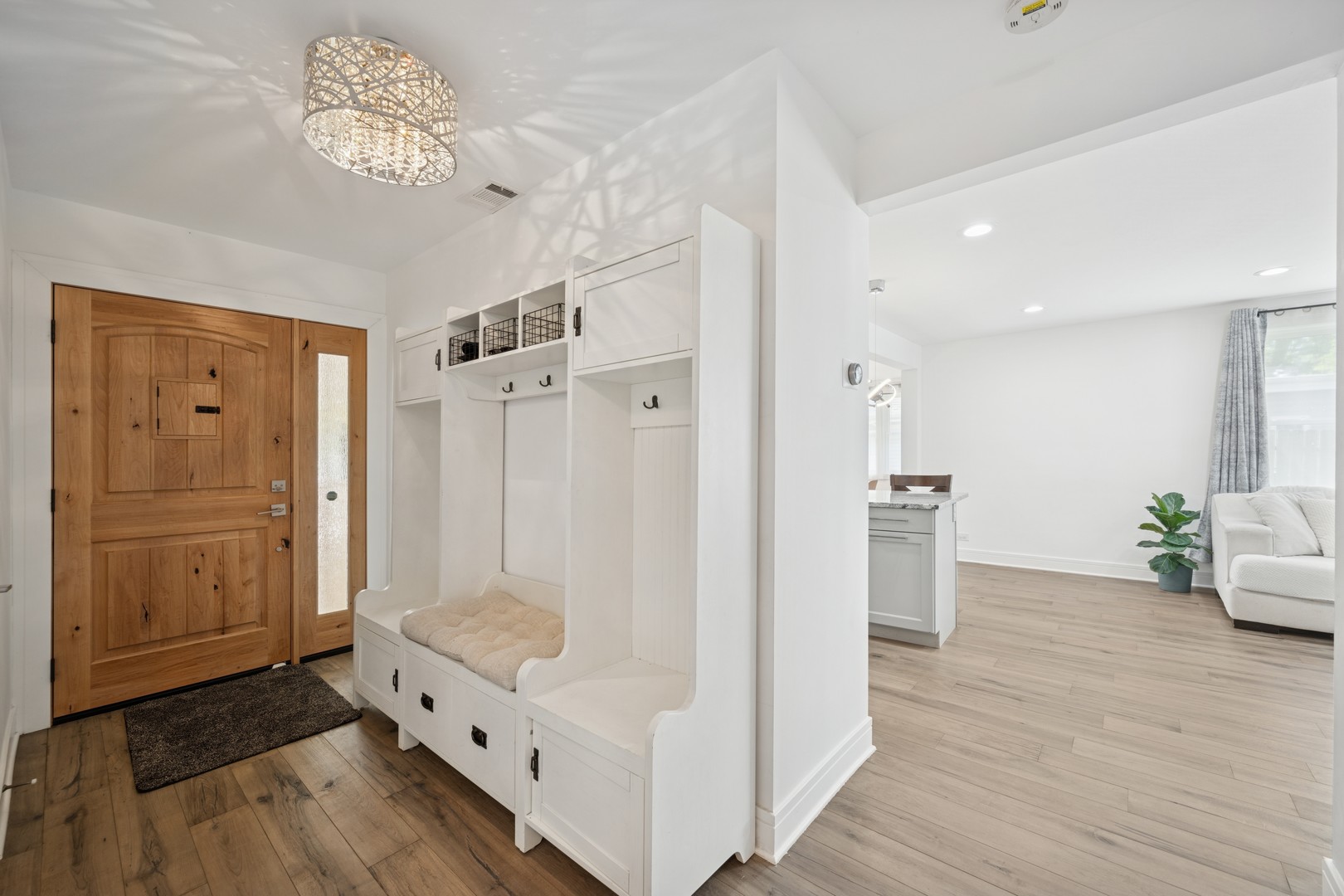 637 Hibbard Road Wilmette, IL 60091 - Photo 2 of 26 Gallery Image 2