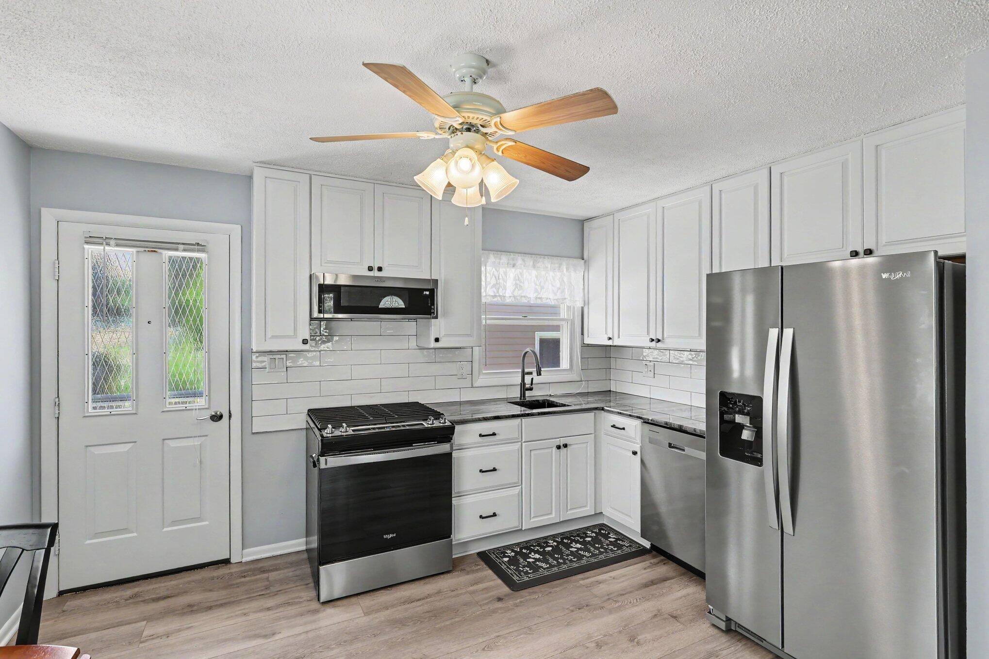 3604 Clinton Way Jackson, MI 49201 - Photo 8 of 30 Kitchen