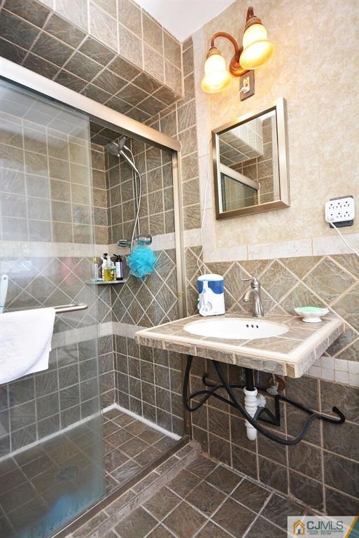 77 South Cliff Road Colonia, NJ 07067 - Photo 22 of 47 Gallery Image 22