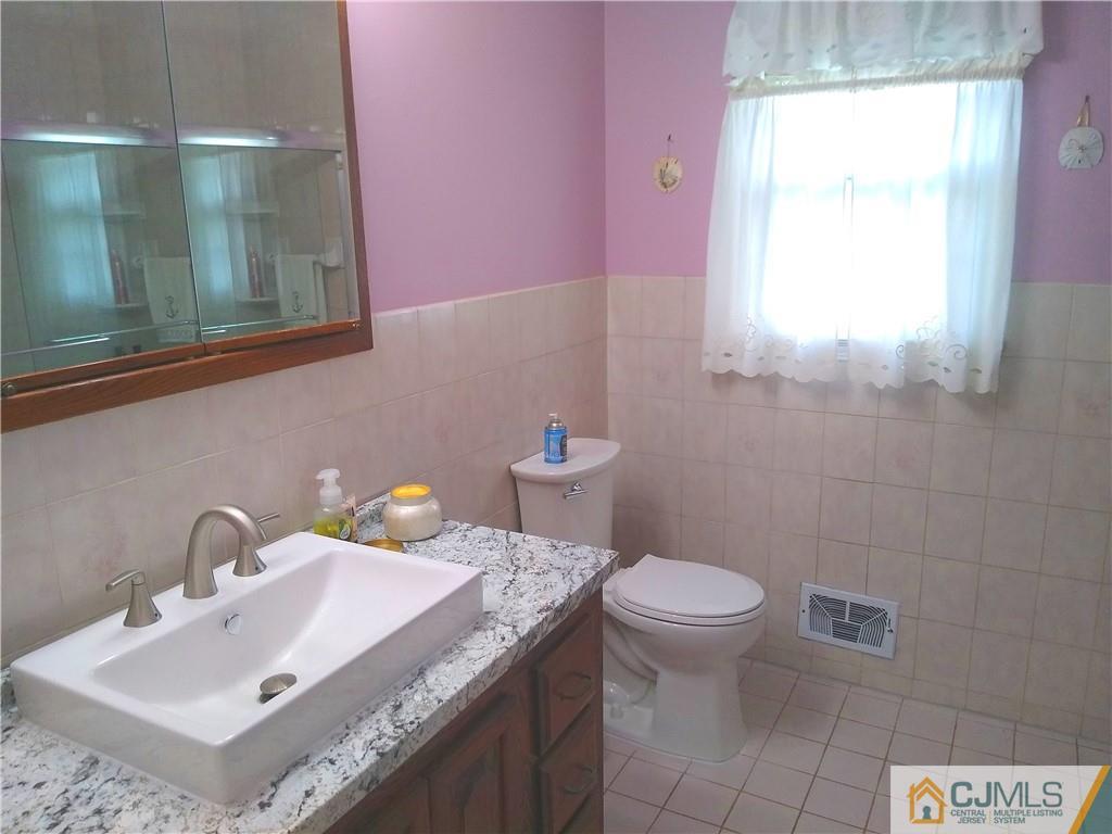 77 South Cliff Road Colonia, NJ 07067 - Photo 31 of 47 Gallery Image 31