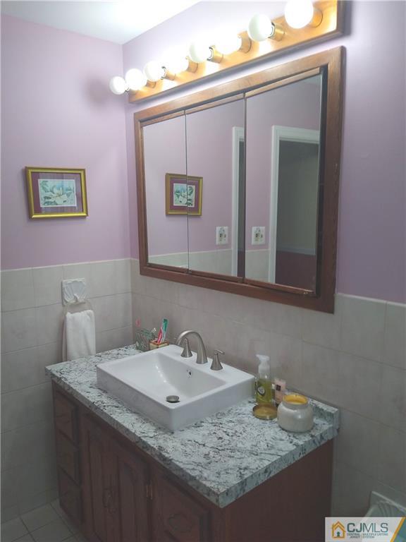 77 South Cliff Road Colonia, NJ 07067 - Photo 32 of 47 Gallery Image 32