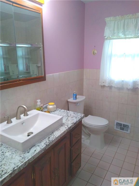 77 South Cliff Road Colonia, NJ 07067 - Photo 33 of 47 Gallery Image 33