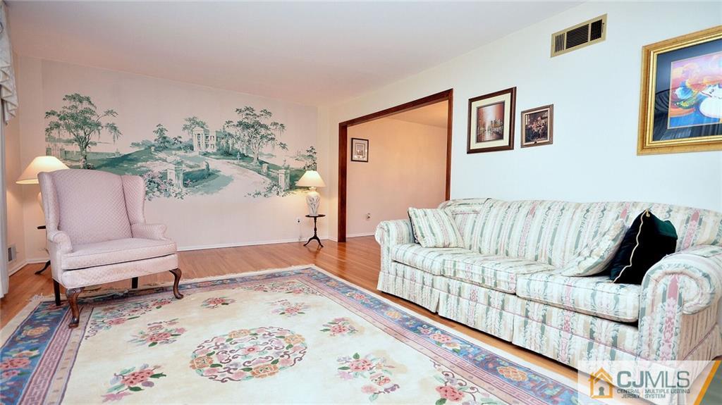 77 South Cliff Road Colonia, NJ 07067 - Photo 6 of 47 Gallery Image 6