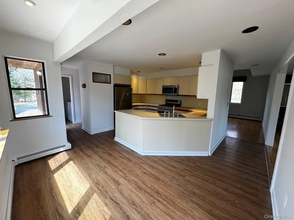 $4,400 | 2581 Roanoke Avenue, Riverhead, NY 11901