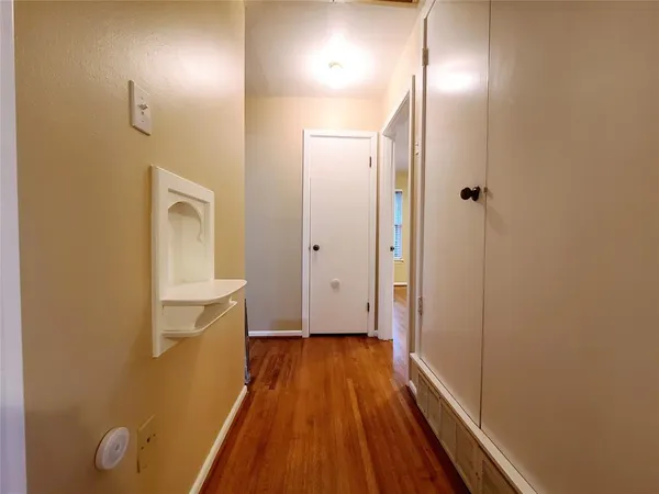 $2,100 | 1830 Viewcrest Drive, Dallas, TX 75228