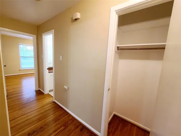 $2,100 | 1830 Viewcrest Drive, Dallas, TX 75228