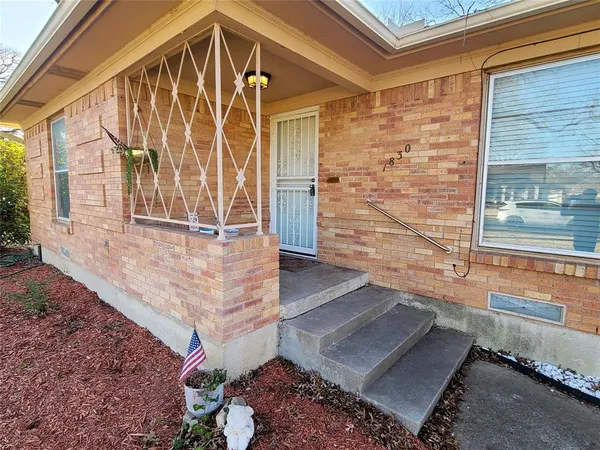 $2,100 | 1830 Viewcrest Drive, Dallas, TX 75228