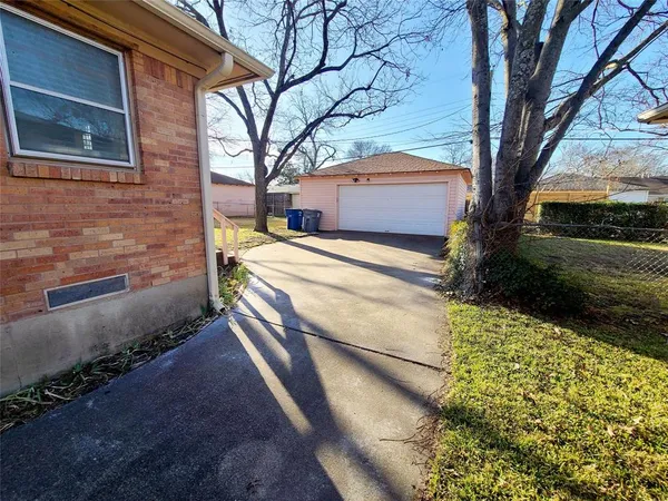 $2,100 | 1830 Viewcrest Drive, Dallas, TX 75228
