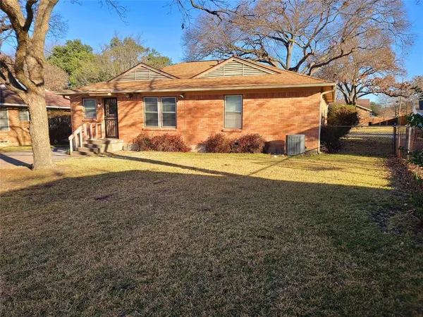 $2,100 | 1830 Viewcrest Drive, Dallas, TX 75228