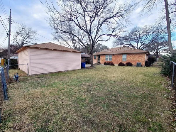 $2,100 | 1830 Viewcrest Drive, Dallas, TX 75228