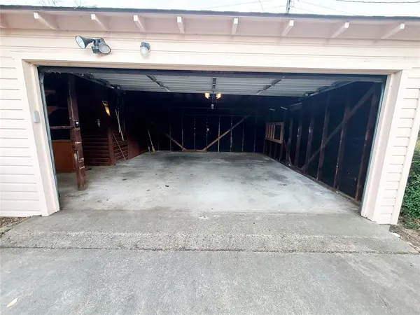 $2,100 | 1830 Viewcrest Drive, Dallas, TX 75228