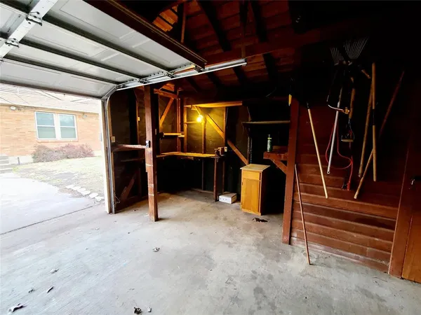 $2,100 | 1830 Viewcrest Drive, Dallas, TX 75228