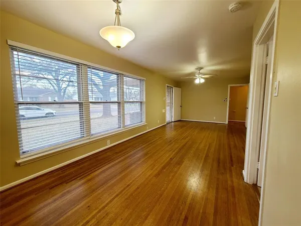 $2,100 | 1830 Viewcrest Drive, Dallas, TX 75228