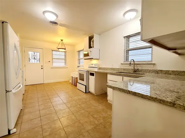 $2,100 | 1830 Viewcrest Drive, Dallas, TX 75228