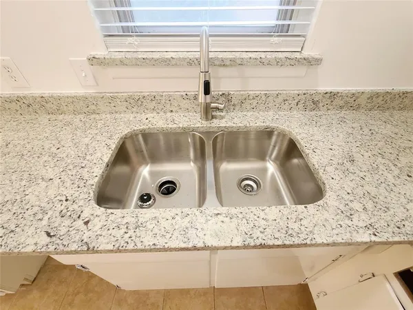 $2,100 | 1830 Viewcrest Drive, Dallas, TX 75228