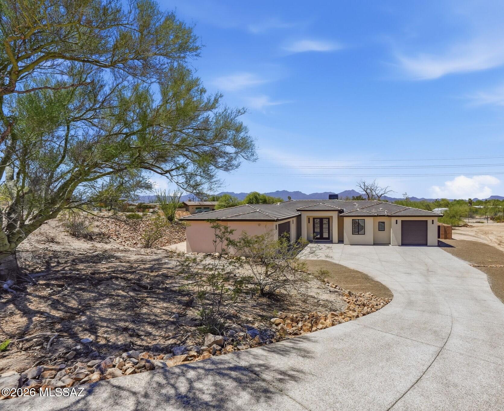 1044 West Roller Coaster Road Tucson, AZ 85704 - Photo 2 of 50 002_ListerPros5