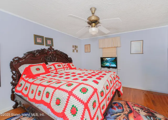 a bedroom with a bed and a dresser in it