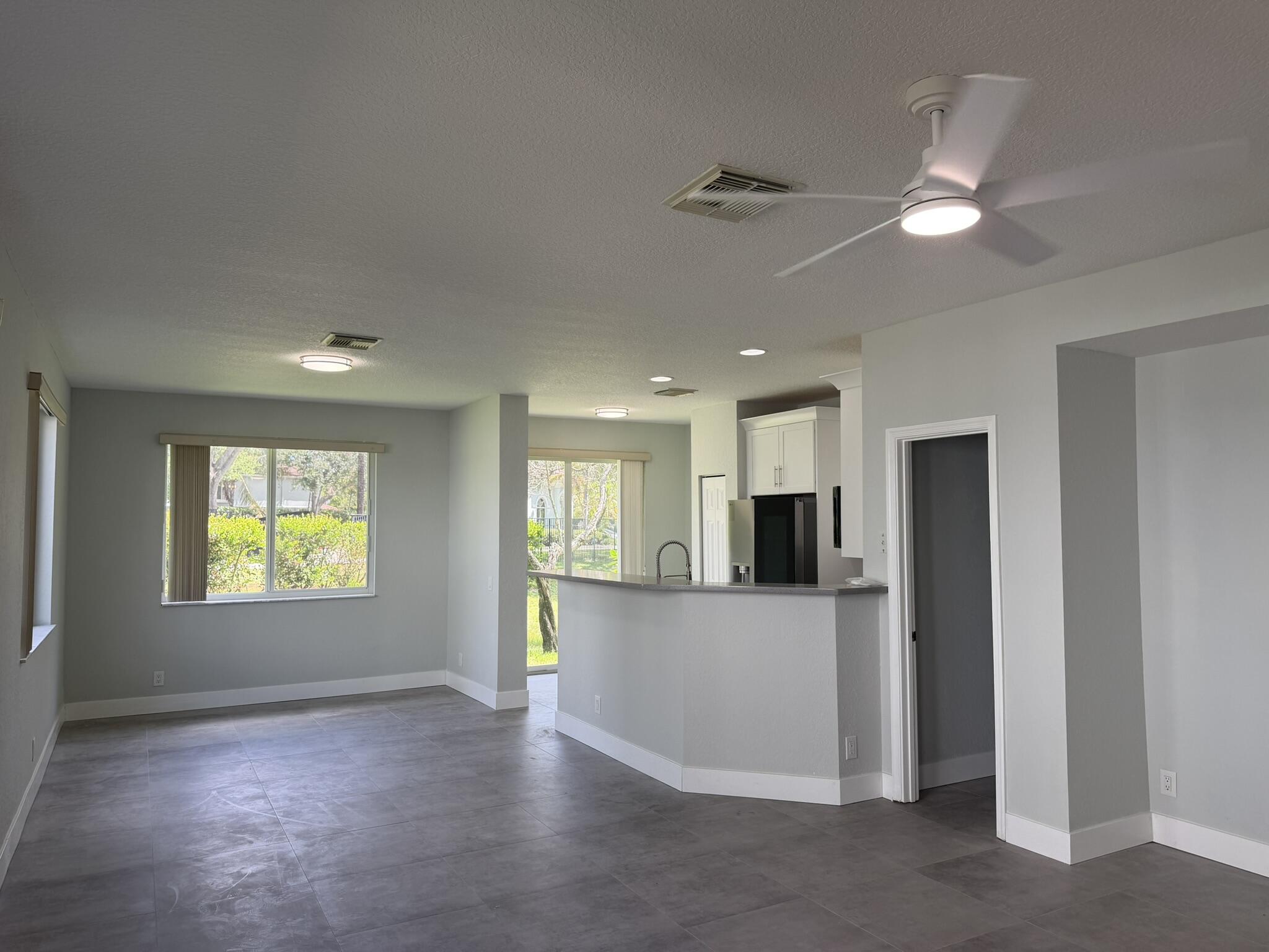3251 Laurel Ridge Circle Riviera Beach, FL 33404 - Photo 4 of 25 IMG_2022