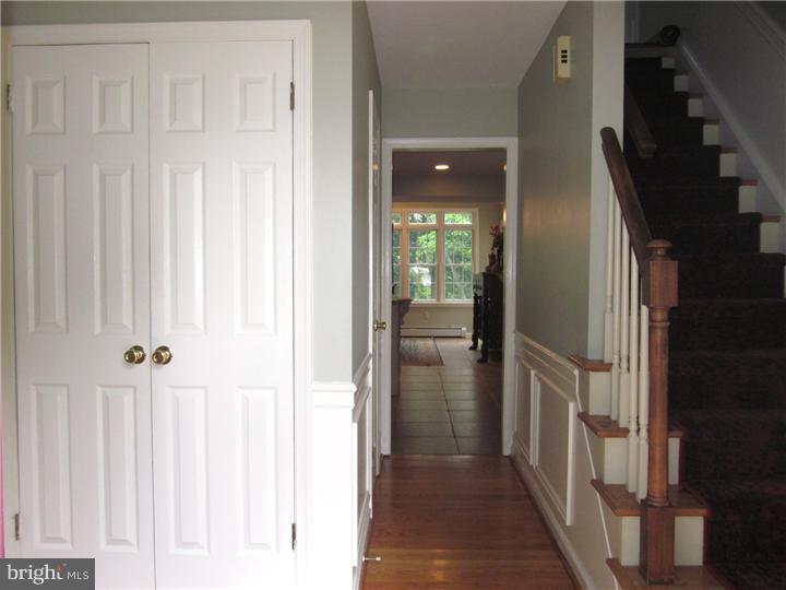 977 Jefferis Bridge Road West Chester, PA 19382 - Photo 2 of 25 Foyer