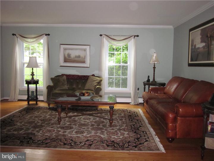 977 Jefferis Bridge Road West Chester, PA 19382 - Photo 3 of 25 Living Room