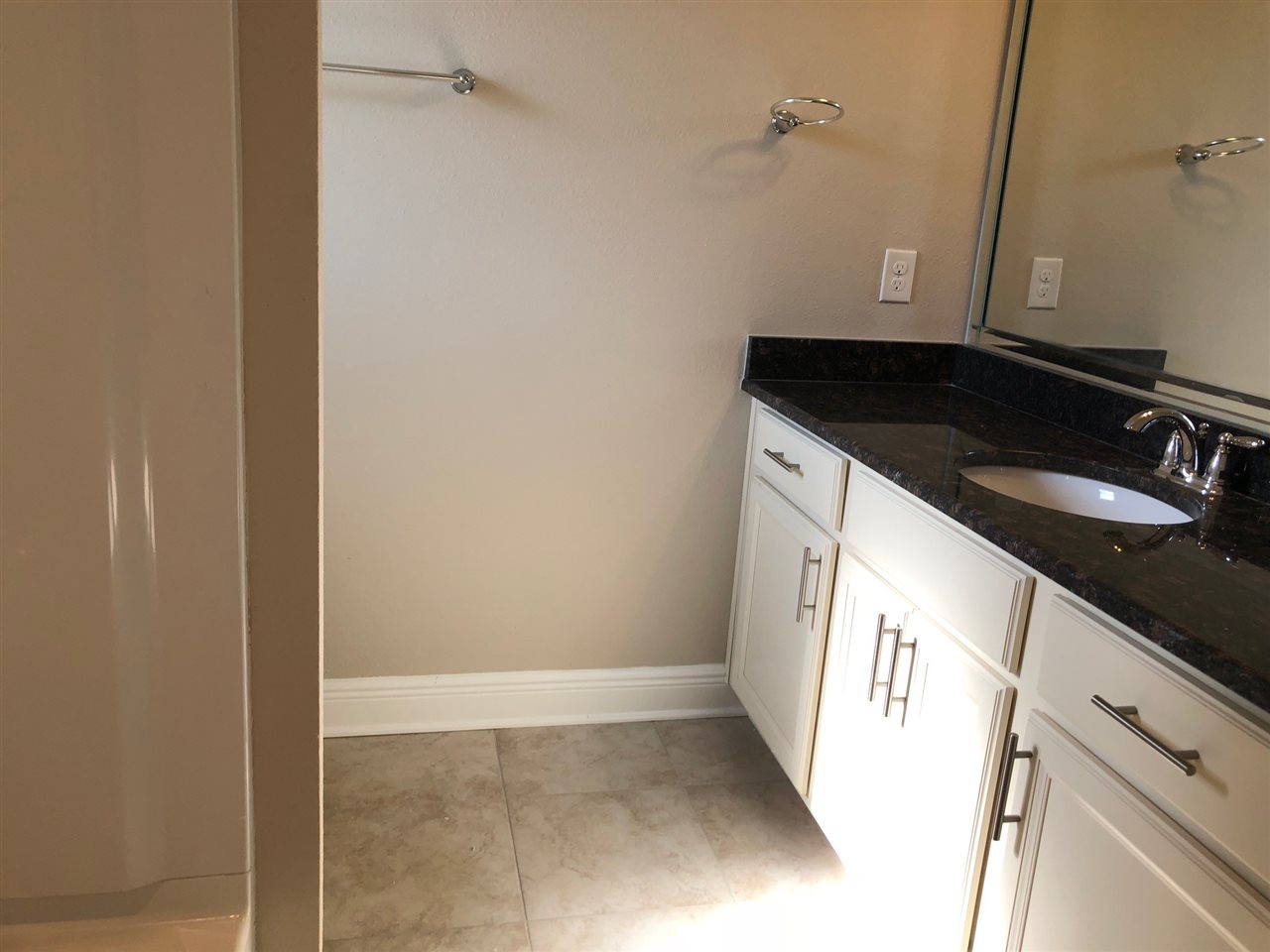 23978 Cottage Loop Orange Beach, AL 36561 - Photo 16 of 29 Upstairs Bedroom 3 Privat