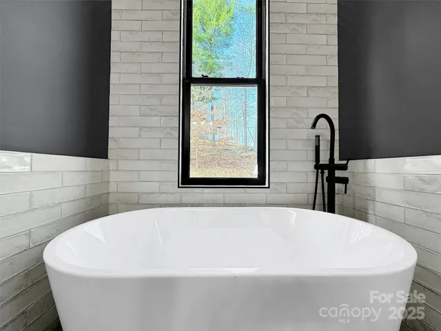 $875,000 | 130 Midway Crossing Drive, Clyde, NC 28721