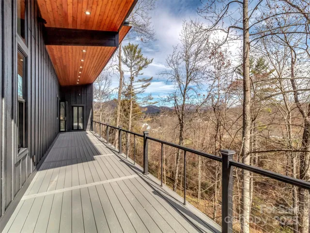 $875,000 | 130 Midway Crossing Drive, Clyde, NC 28721