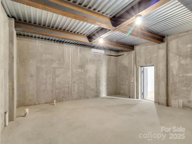 $875,000 | 130 Midway Crossing Drive, Clyde, NC 28721