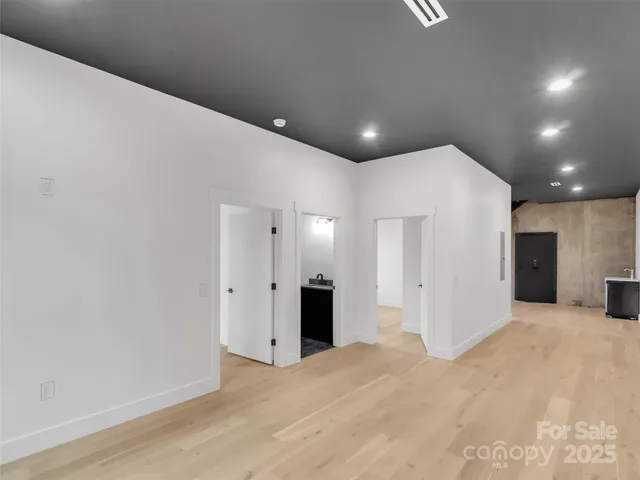 $875,000 | 130 Midway Crossing Drive, Clyde, NC 28721