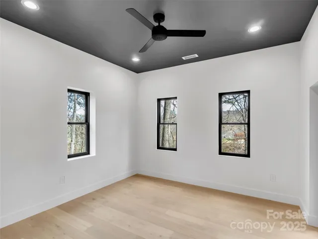 $875,000 | 130 Midway Crossing Drive, Clyde, NC 28721