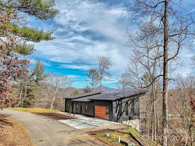 $875,000 | 130 Midway Crossing Drive, Clyde, NC 28721