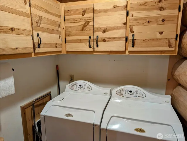 a view of back yard of the house