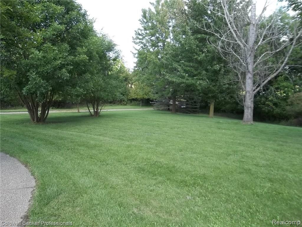 2140 Bullock Road Lapeer, MI 48446 - Photo 7 of 34 100_2221.JPG