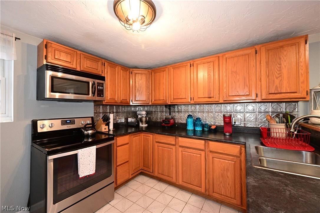 296 Guilford Road Vermilion, OH 44089 - Photo 12 of 32