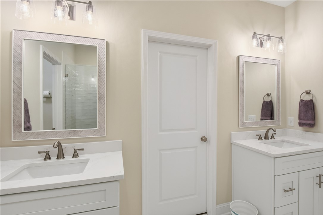 18 Edenham Court Brunswick, GA 31523 - Photo 17 of 32 Double vanities with plenty of storage