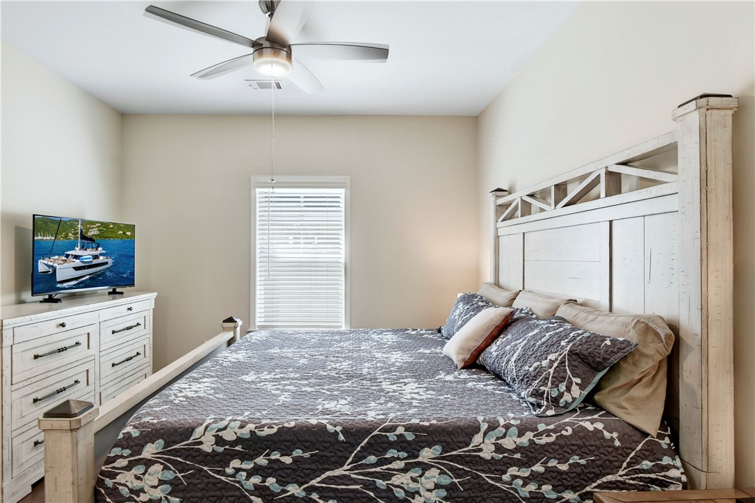 18 Edenham Court Brunswick, GA 31523 - Photo 18 of 32 Second primary bedroom suite with walk in closet and bath