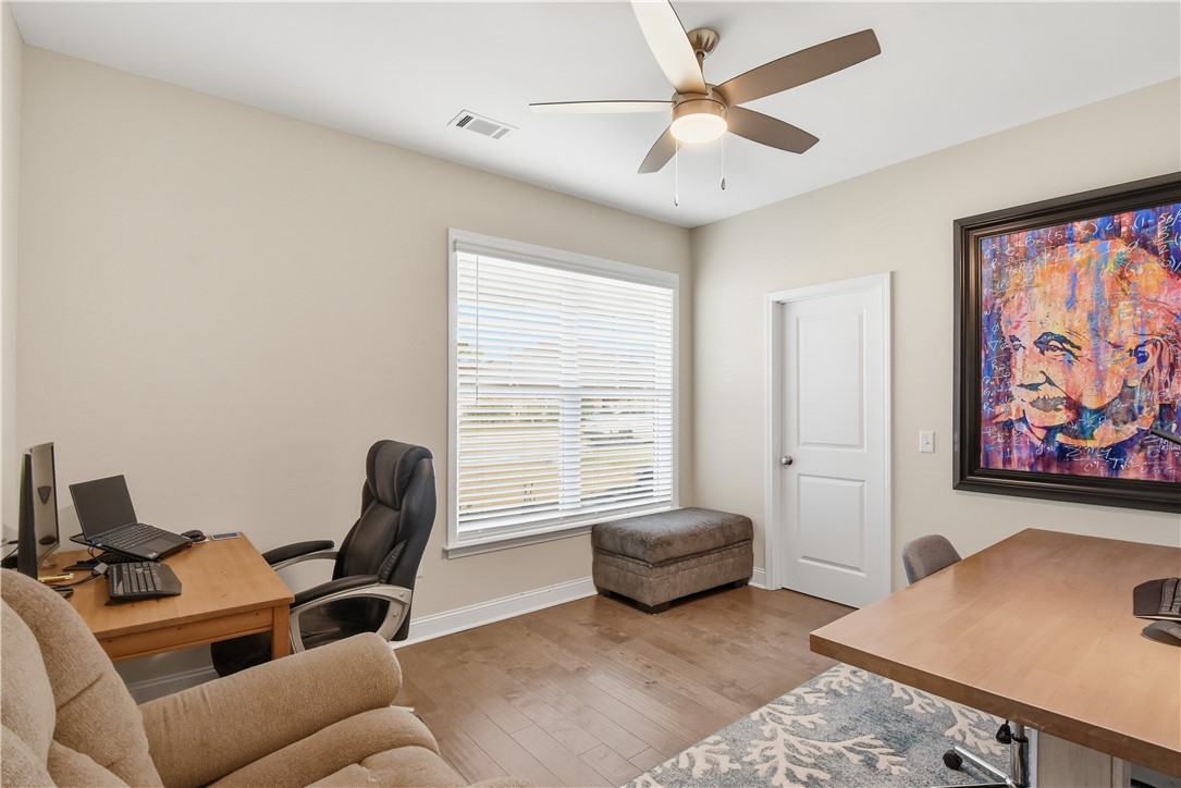 18 Edenham Court Brunswick, GA 31523 - Photo 24 of 32 4th bedroom or office with walk in closet